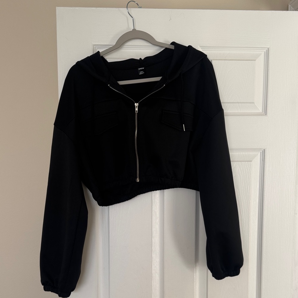 Black Cropped Zip up hoodie: large